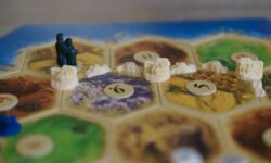 Coloniștii din Catan  – fenomenul internațional care a însuflețit interesul pentru board games
